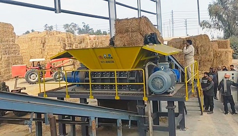 Pakistani customers visit straw shredding recycling project site